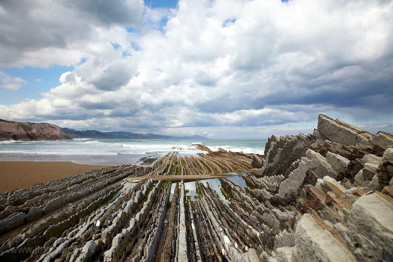 Urain Suites - Apartments At Flysch-Coast Zumaia Bagian luar foto